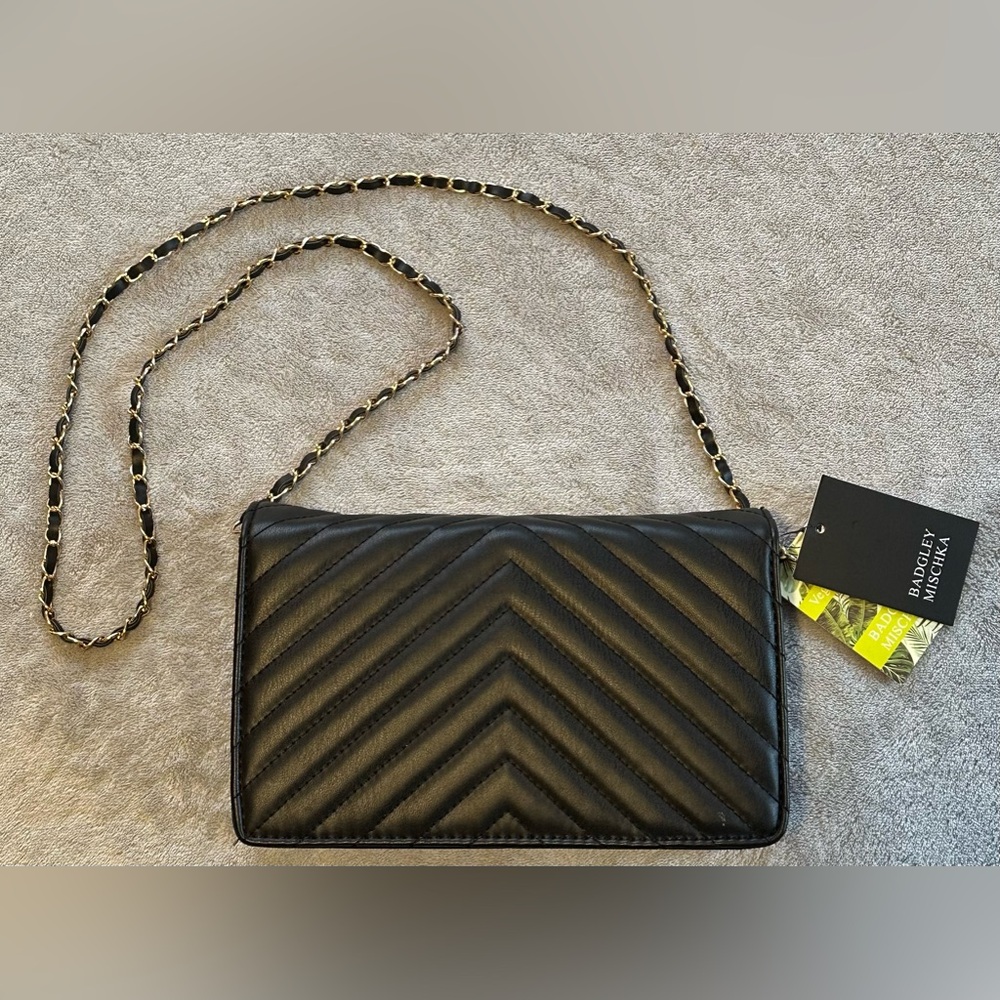 BADGLEY MISCHKA V Quilting Crossbody w/Logo Tessel-Black (NWT) - Picture 4 of 9